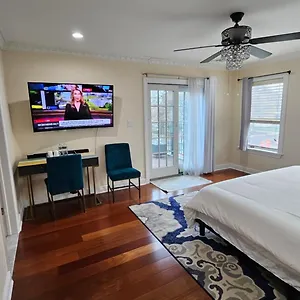 Luxury Hotel-style In Queens, New York
